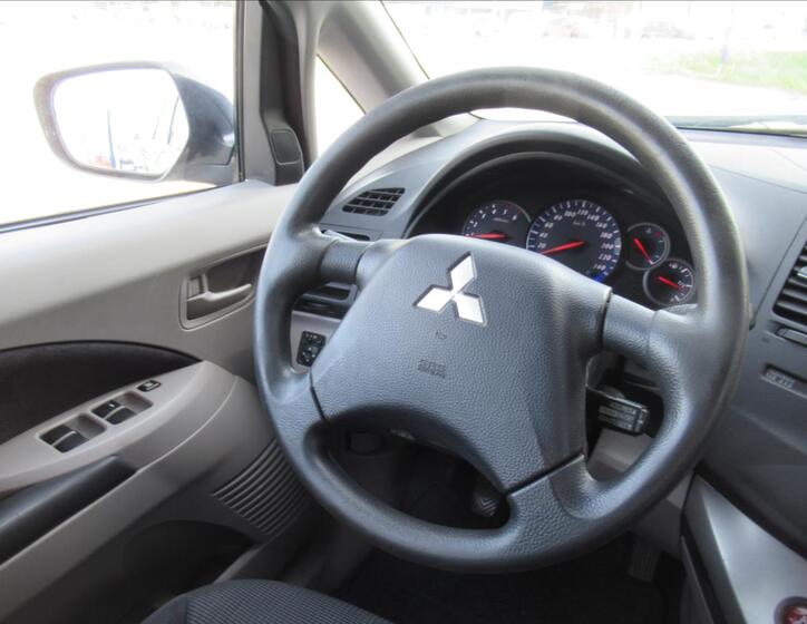 Mitsubishi Grandis 12