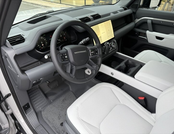 Land Rover Defender 10