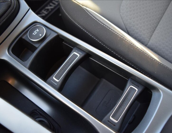 Ford Kuga SUV 1,5 l 88 kw