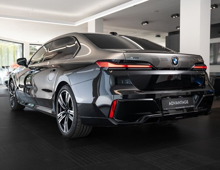 BMW Řada 7 Sedan / Limuzína 3,0 l 220 kw