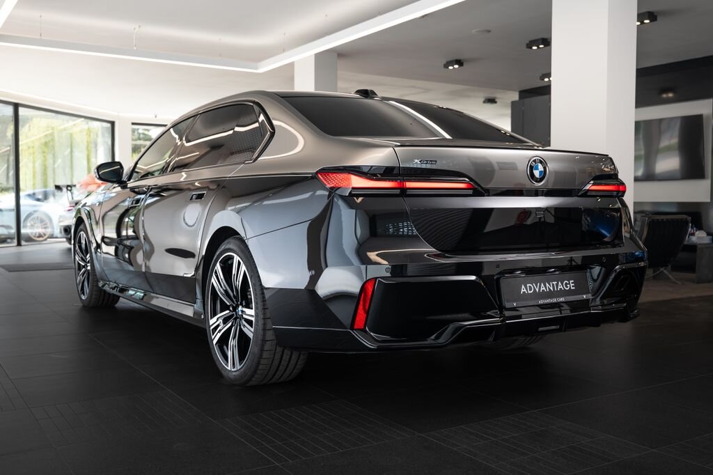 BMW Řada 7 Sedan / Limuzína 3,0 l 220 kw