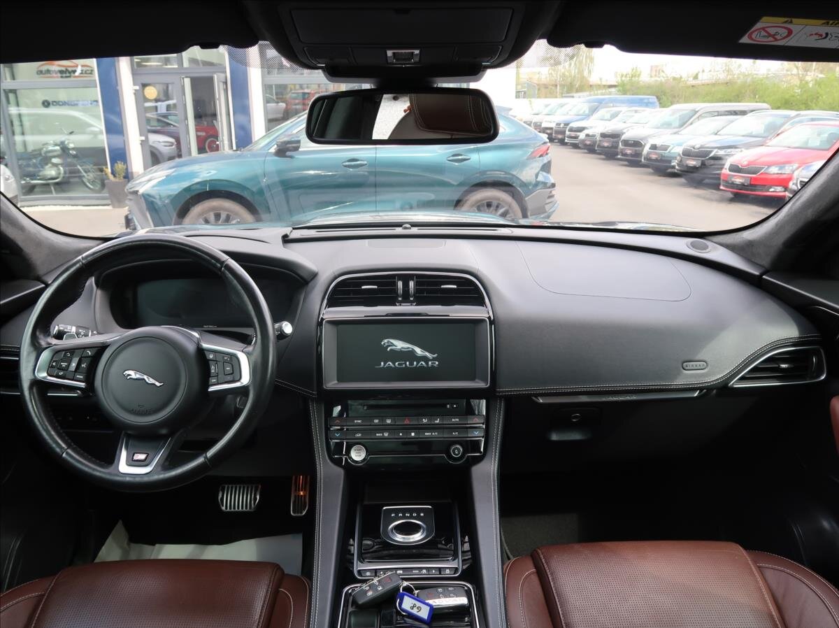 Jaguar F-Pace SUV / Terénní 3,0 l 280 kw