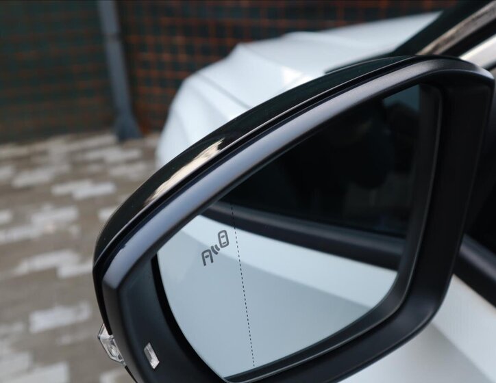 Volkswagen T-Roc CUV / Crossover 1,5 l 110 kw