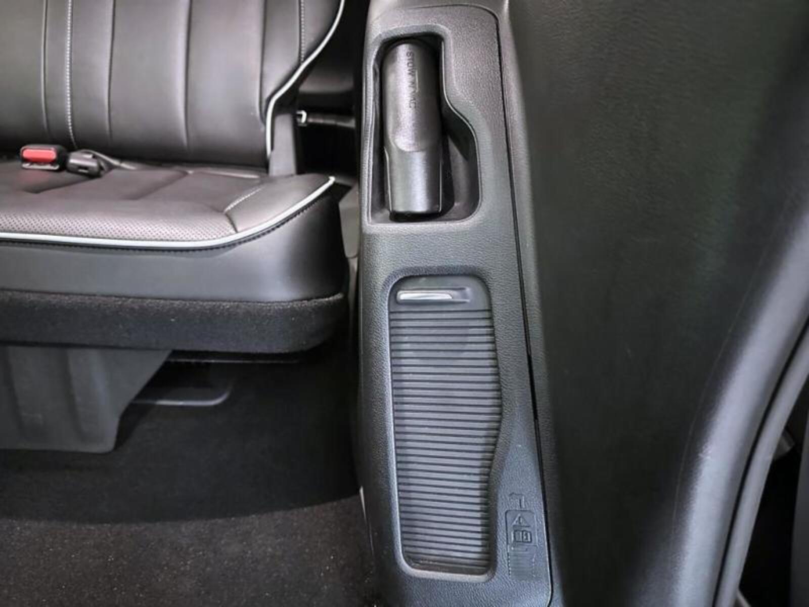 Chrysler Pacifica 29