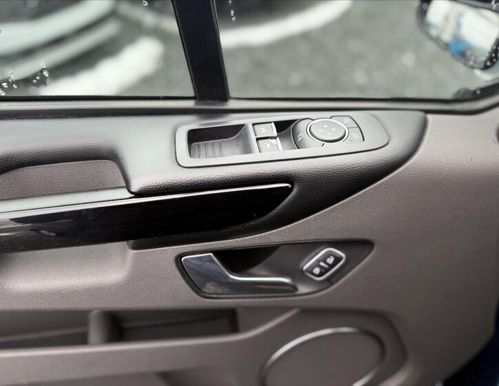 Ford Tourneo Custom 18