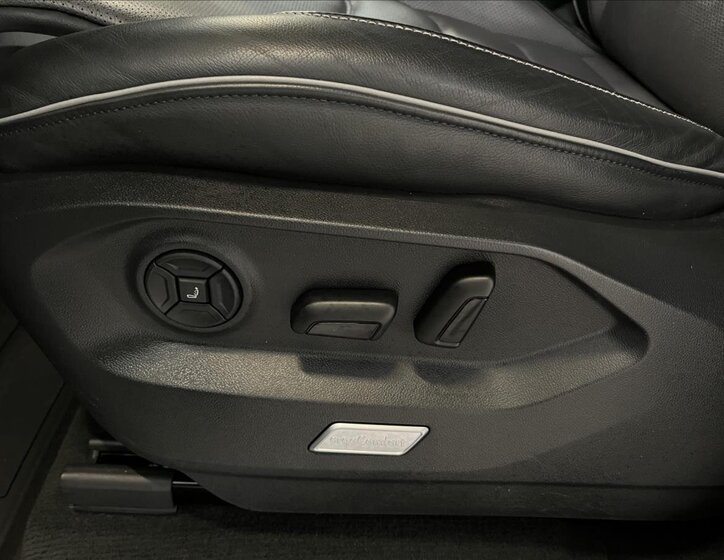 Volkswagen Touareg SUV / Terénní 4,0 l 310 kw