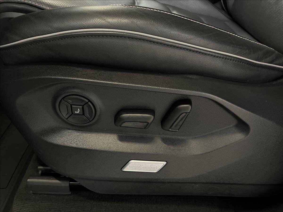 Volkswagen Touareg SUV / Terénní 4,0 l 310 kw