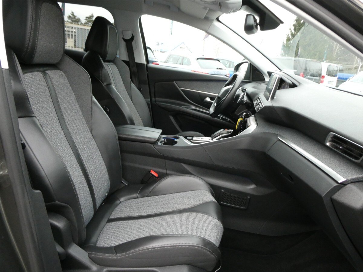 Peugeot 3008 SUV 1,6 l 121 kw