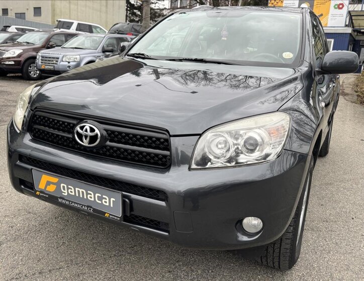 Toyota RAV4 SUV / Terénní 2,2 l 100 kw