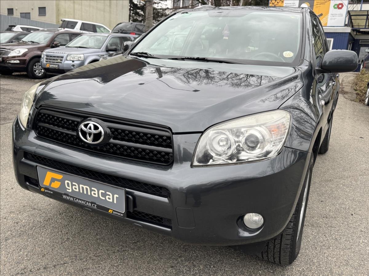 Toyota RAV4 SUV / Terénní 2,2 l 100 kw
