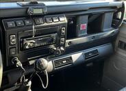 Land Rover Defender 23