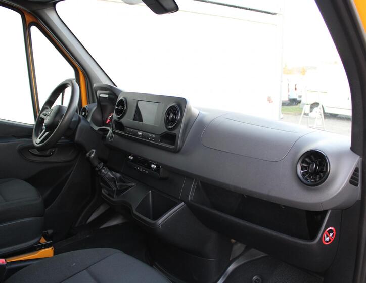 Mercedes-Benz Sprinter 12