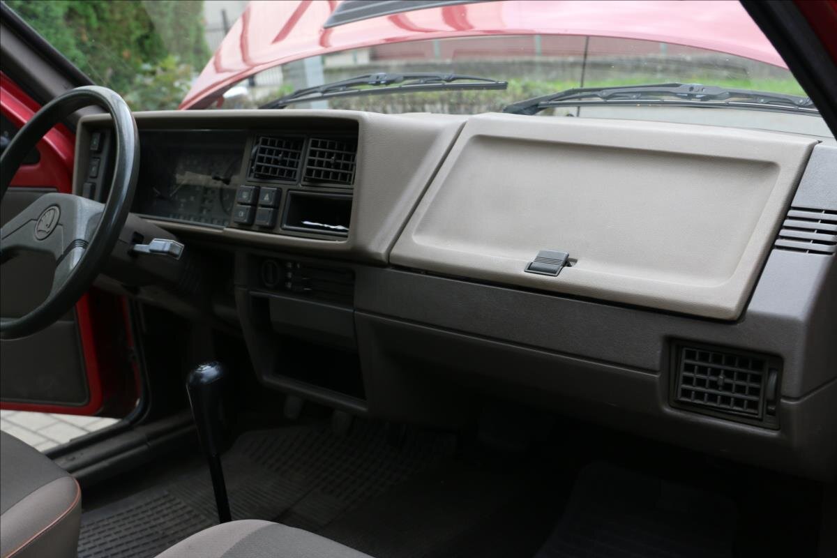 Škoda Favorit Hatchback 1,3 l 46 kw