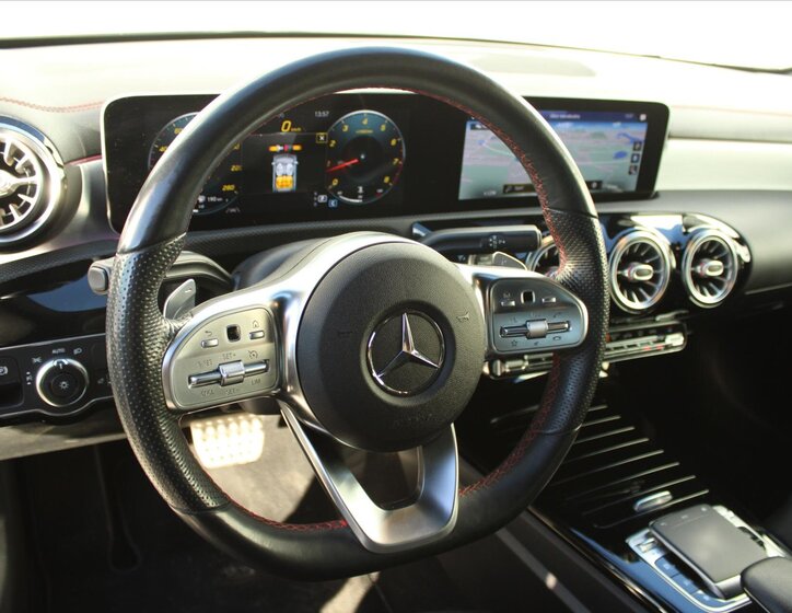 Mercedes-Benz CLA Sedan 2,0 l 140 kw