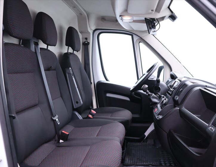 Peugeot Boxer Skříň 2,2 l 121 kw