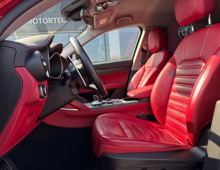 Alfa Romeo Stelvio SUV / Terénní 2,0 l 206 kw