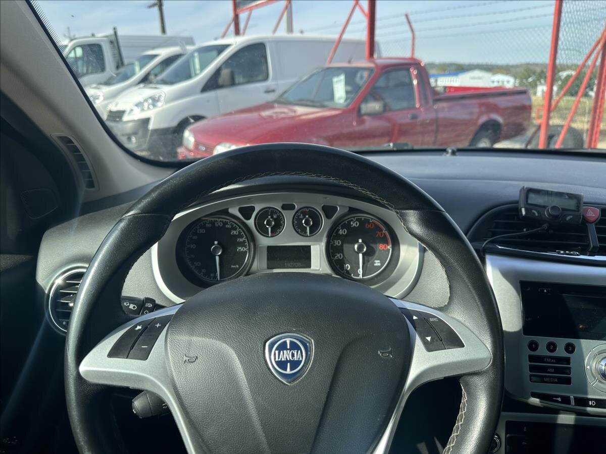 Lancia Delta Hatchback 1,4 l 88 kw