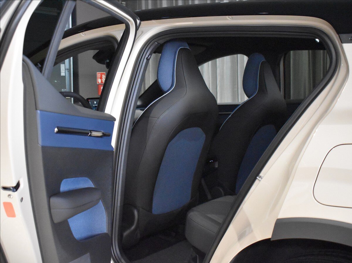 Volvo EX30 SUV / Terénní 0,0 315 kw