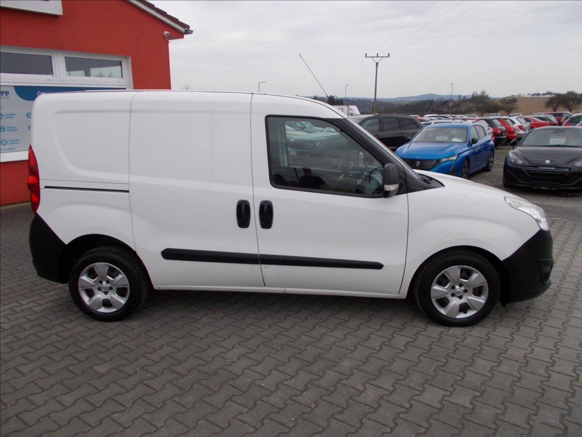 Opel Combo Skříň 1,6 l 77 kw