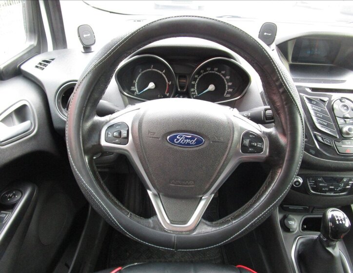 Ford Tourneo Courier 8