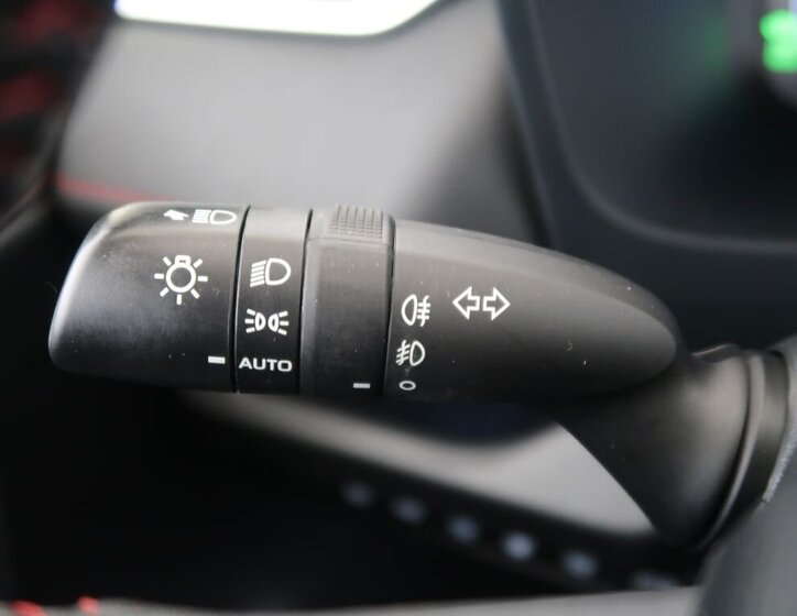 Toyota RAV4 SUV / Terénní 2,5 l 225 kw