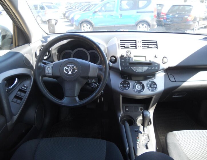 Toyota RAV4 Kombi 2,0 l 112 kw