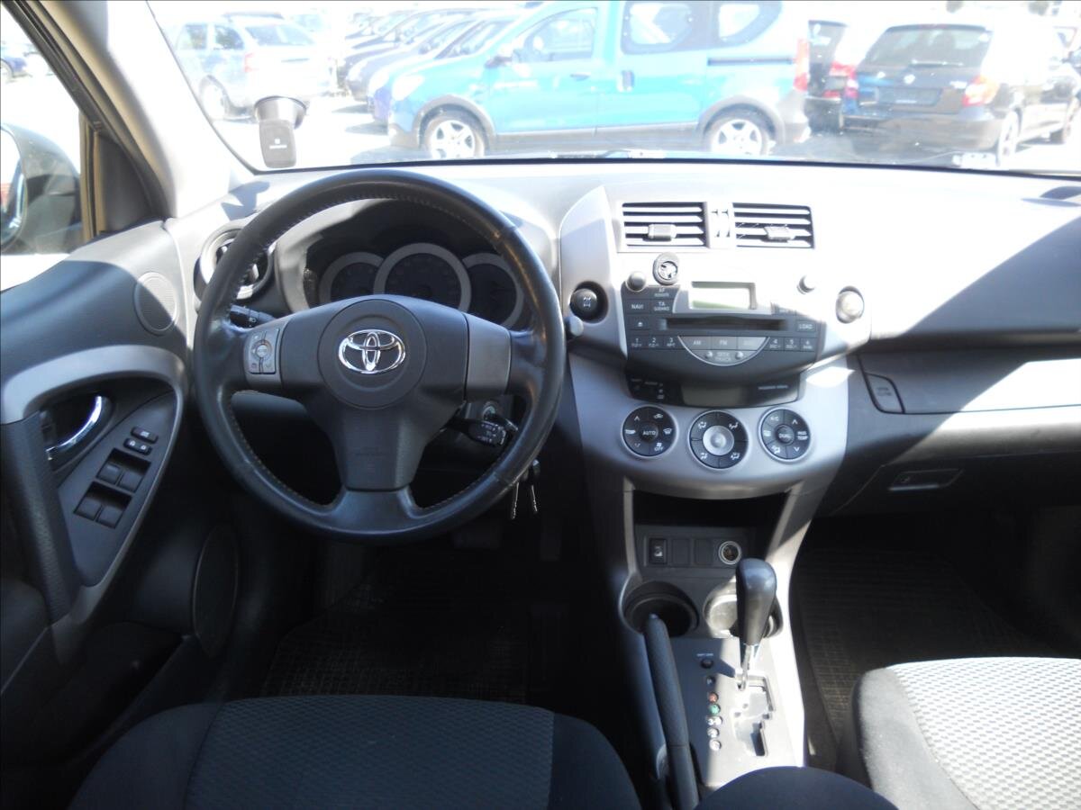 Toyota RAV4 Kombi 2,0 l 112 kw