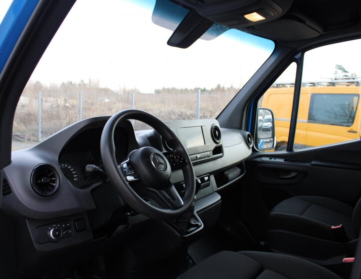 Mercedes-Benz Sprinter 9