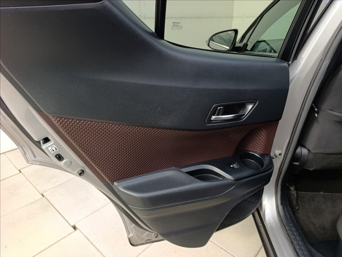 Toyota C-HR Hatchback 1,8 l 72 kw