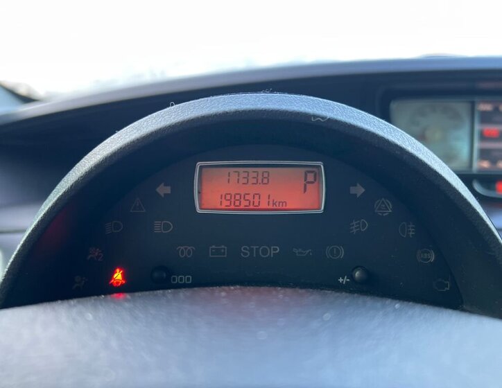 Peugeot 807 MPV 2,0 l 120 kw