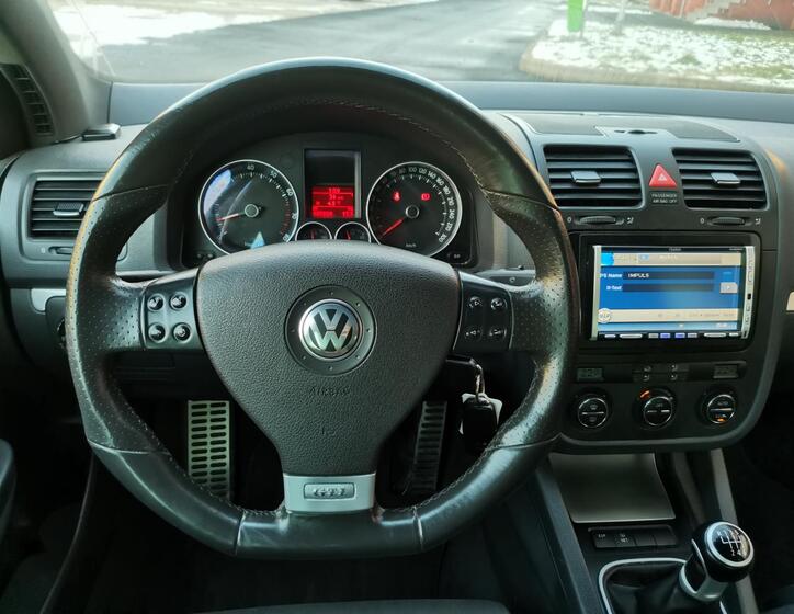 Volkswagen Golf 16