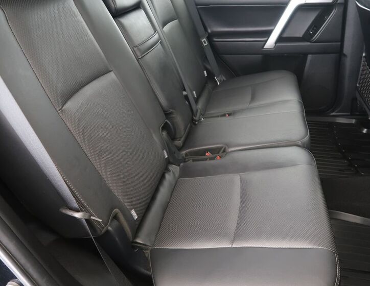 Toyota Land Cruiser 12