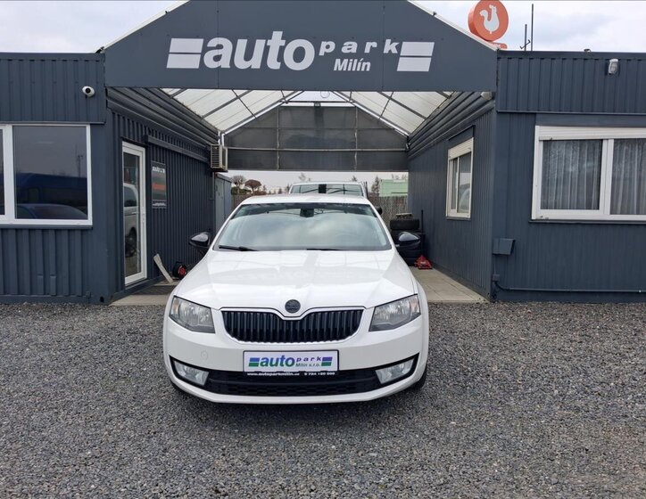 Škoda Octavia Sedan / Limuzína 1,6 l 66 kw