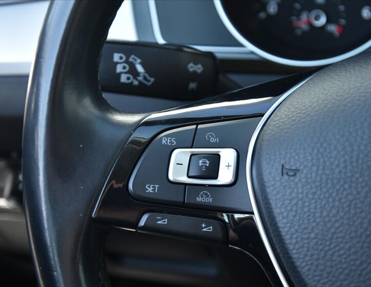 Volkswagen Passat Kombi 1,6 l 88 kw