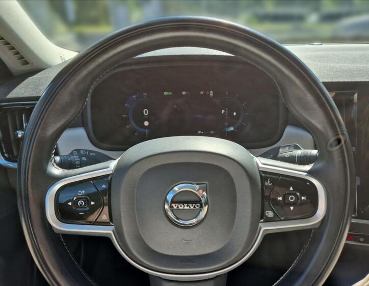 Volvo V90 8