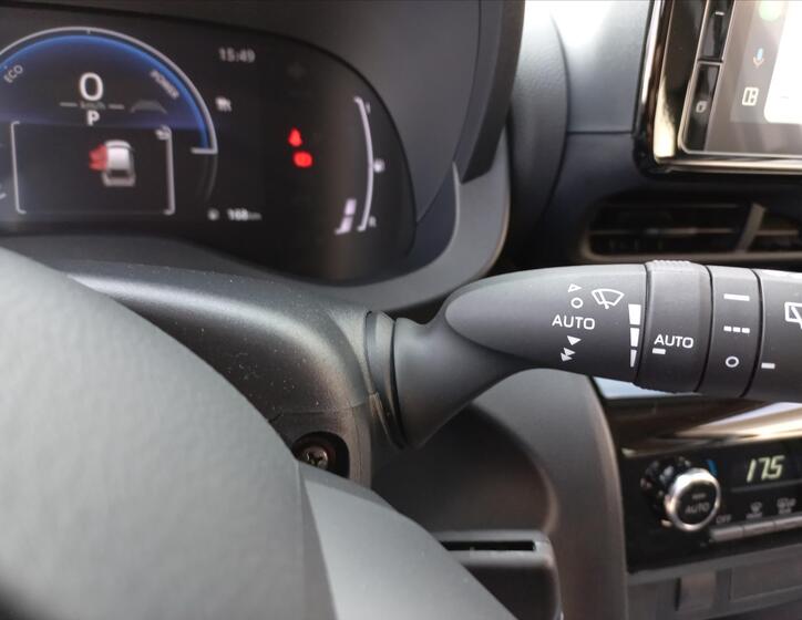 Toyota Yaris Cross 16