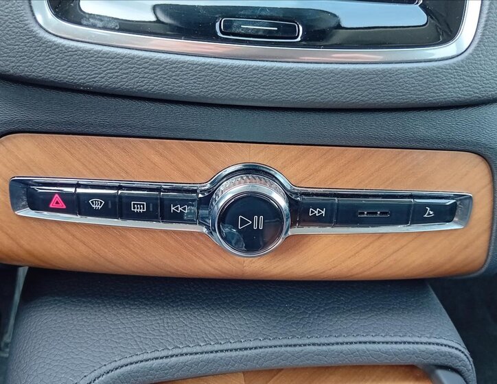 Volvo XC90 SUV / Terénní 2,0 l 173 kw