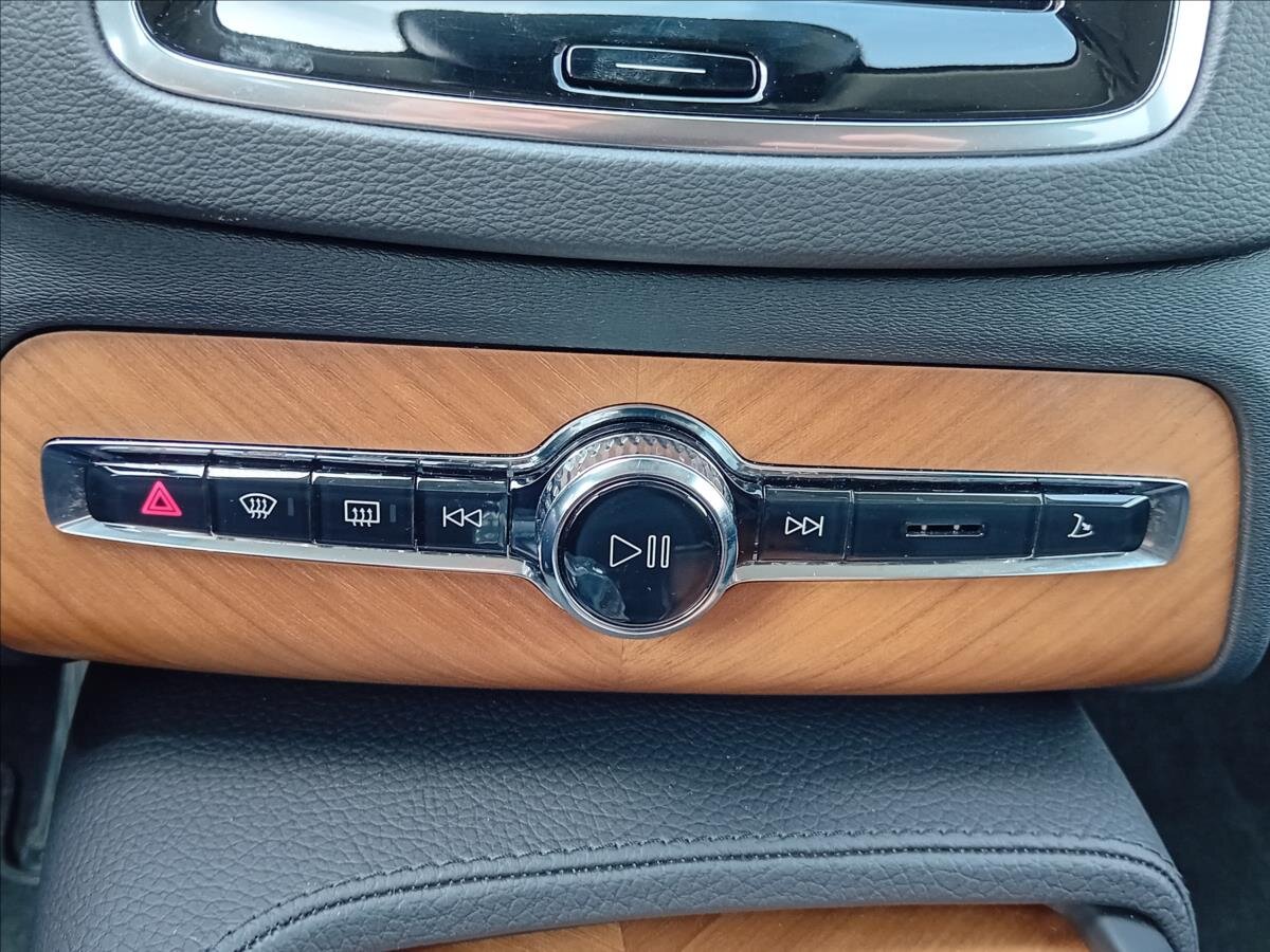 Volvo XC90 SUV / Terénní 2,0 l 173 kw