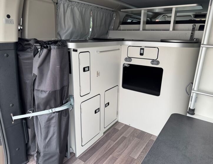 Ford Tourneo Custom 14