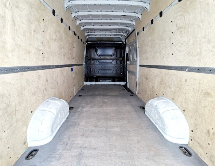 Volkswagen Crafter 12