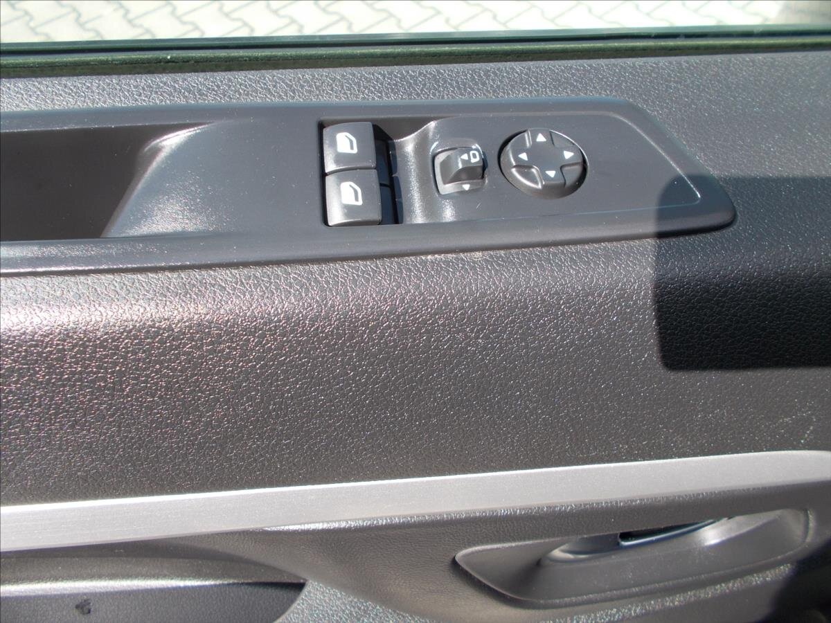 Peugeot Traveller MPV 2,0 l 130 kw