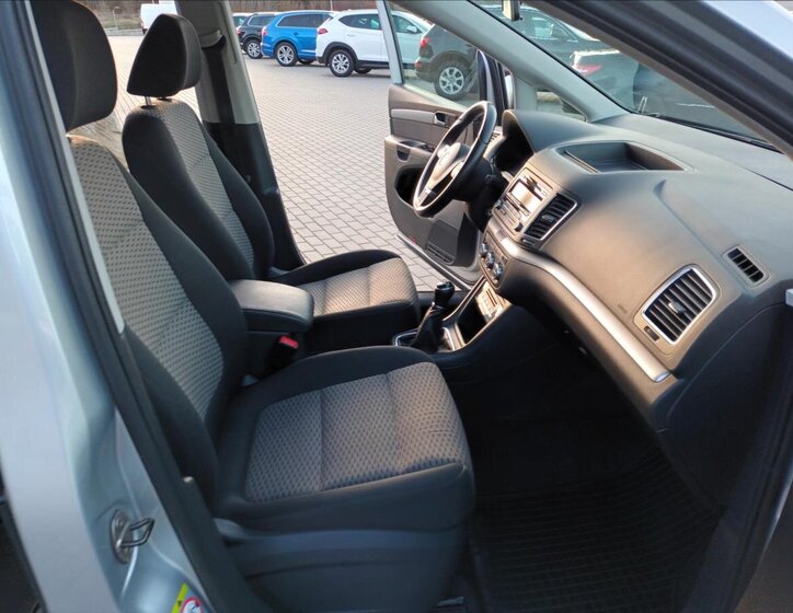 Volkswagen Sharan MPV 2,0 l 103 kw