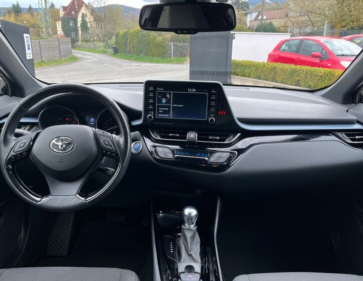 Toyota C-HR SUV / Terénní 1,8 l 72 kw