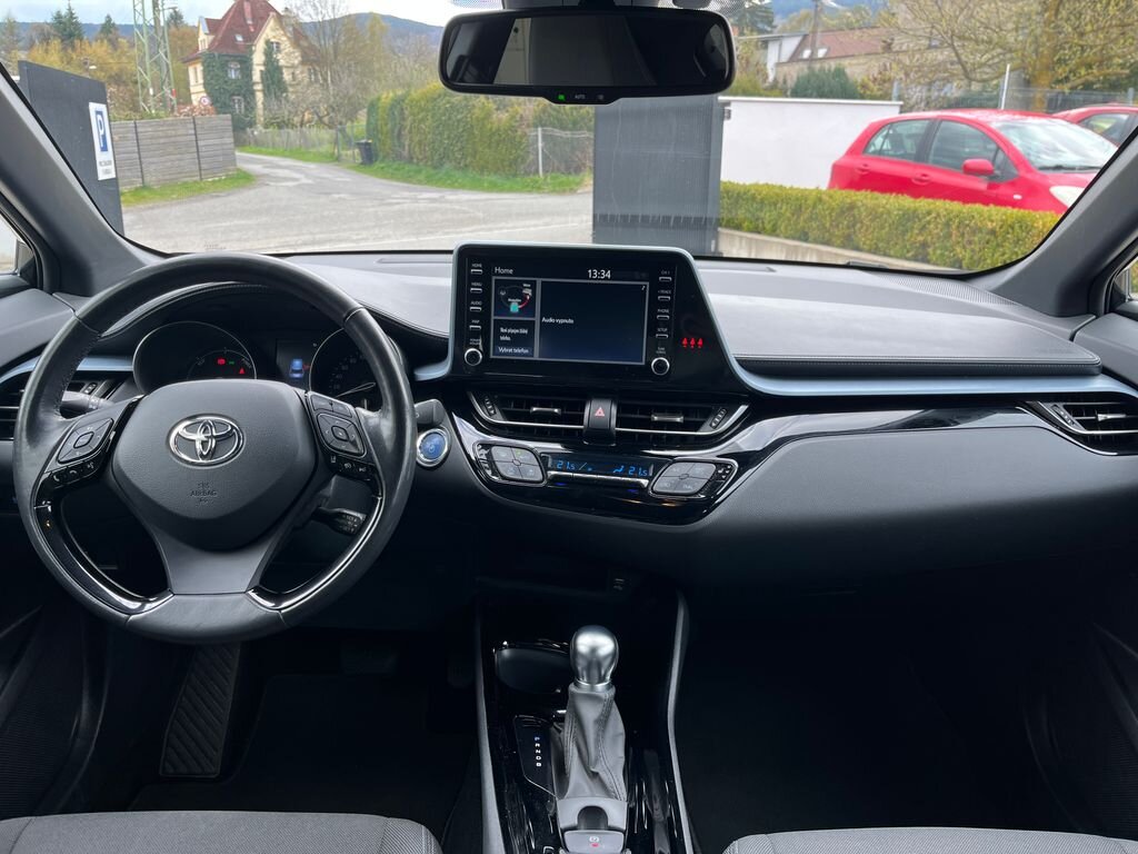 Toyota C-HR SUV / Terénní 1,8 l 72 kw