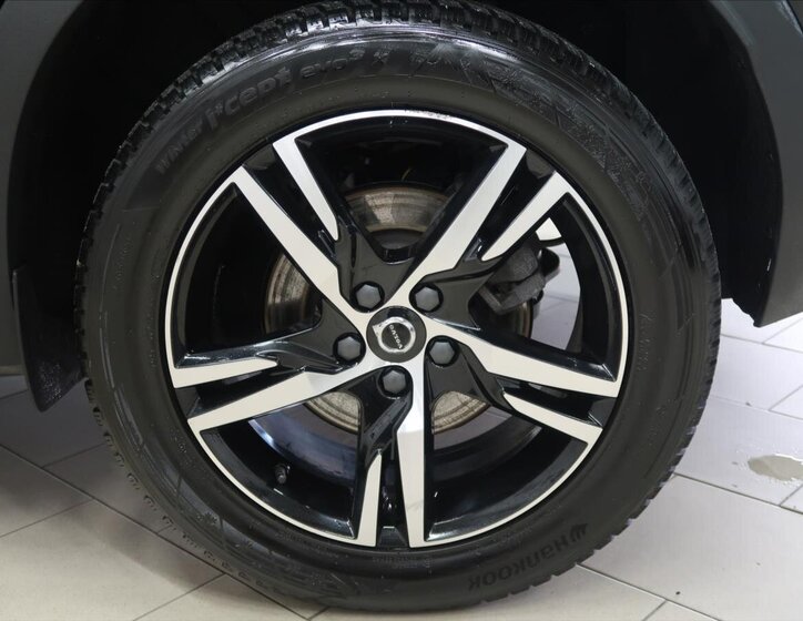 Volvo XC40 Kombi 2,0 l 145 kw