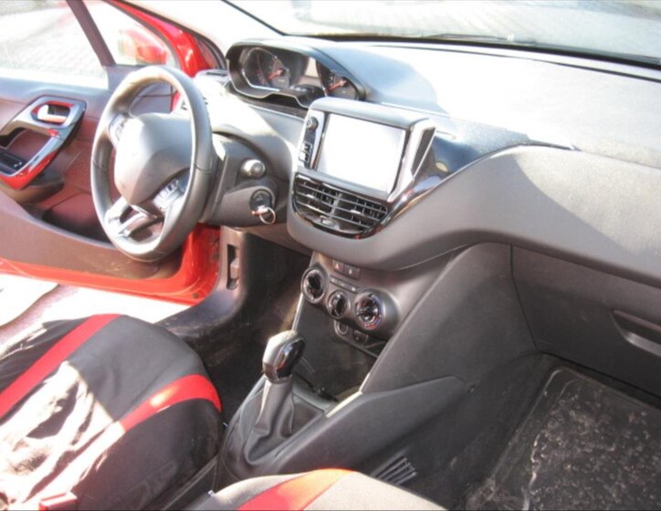 Peugeot 208 Hatchback 999,0 50 kw