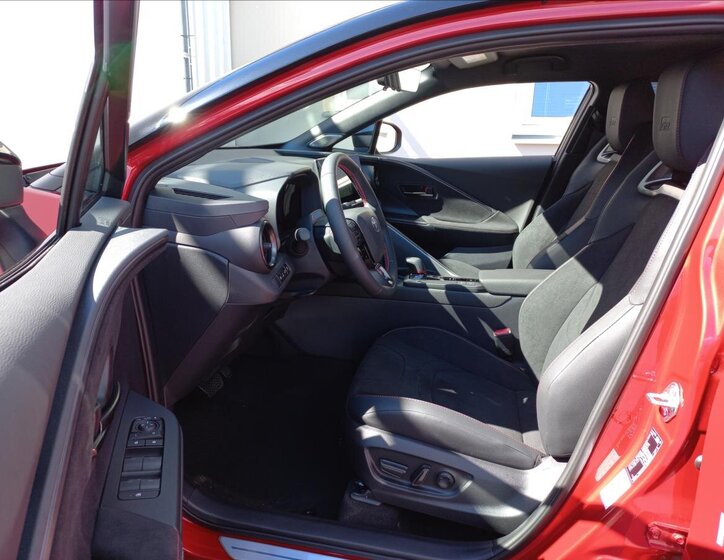 Toyota C-HR CUV / Crossover 2,0 l 112 kw