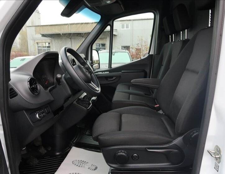 Mercedes-Benz Sprinter 12