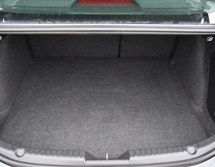 Mazda 3 Sedan / Limuzína 1,5 l 74 kw