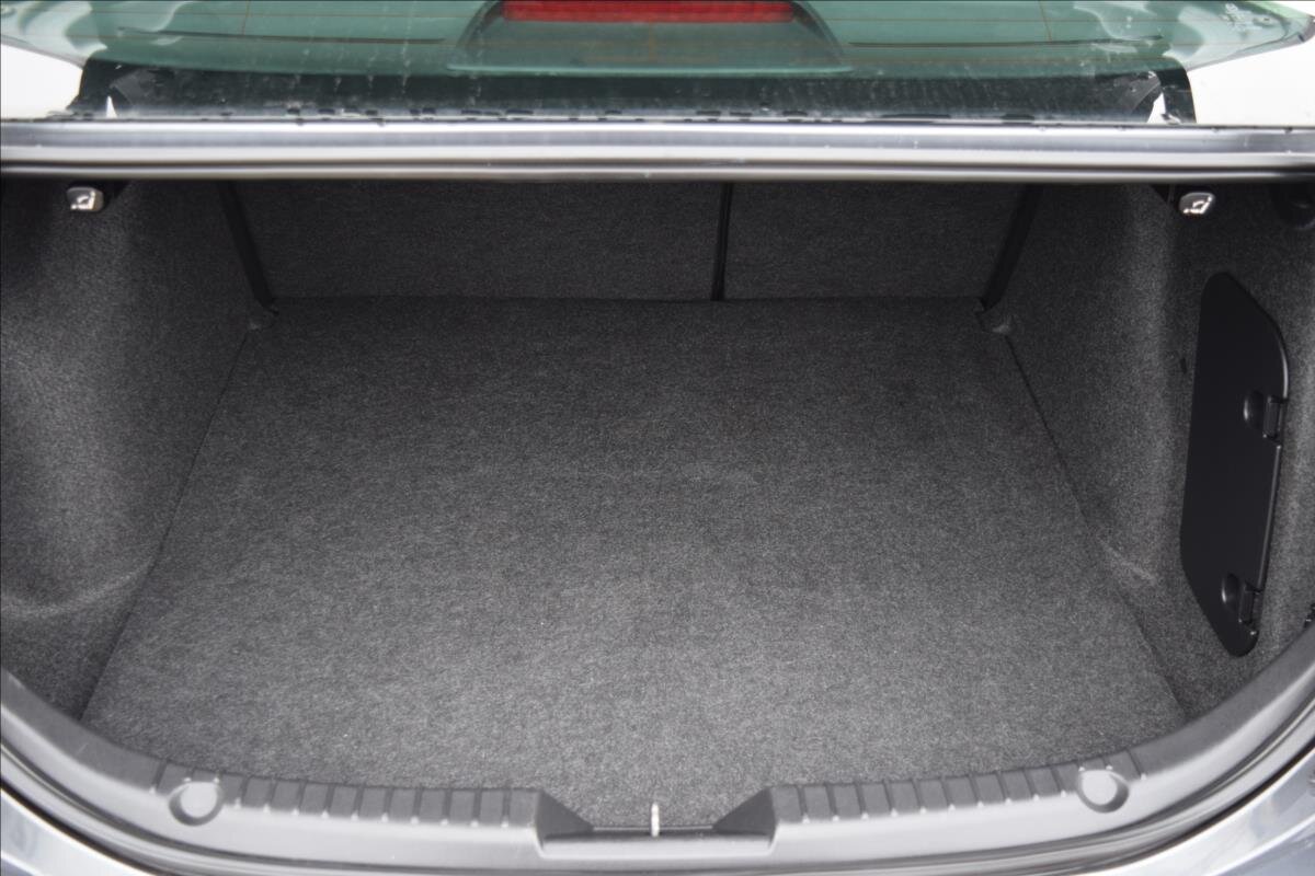 Mazda 3 Sedan / Limuzína 1,5 l 74 kw